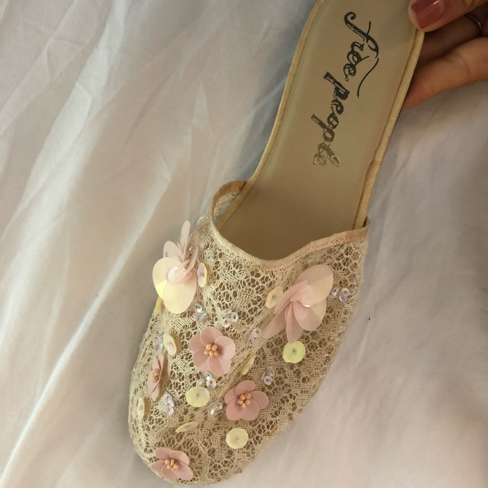 Free people slides